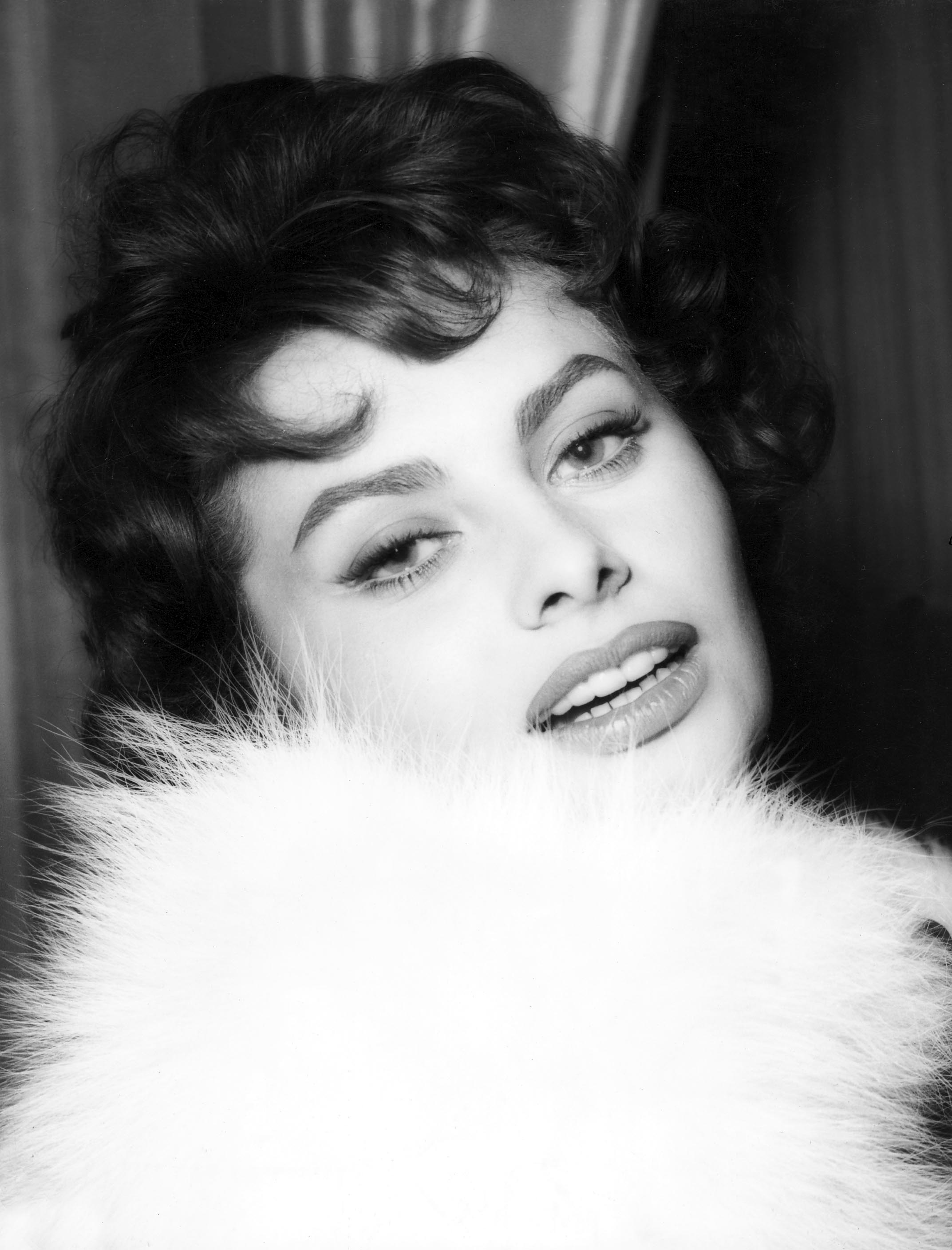 Sophia Loren Kosty 555 info 576