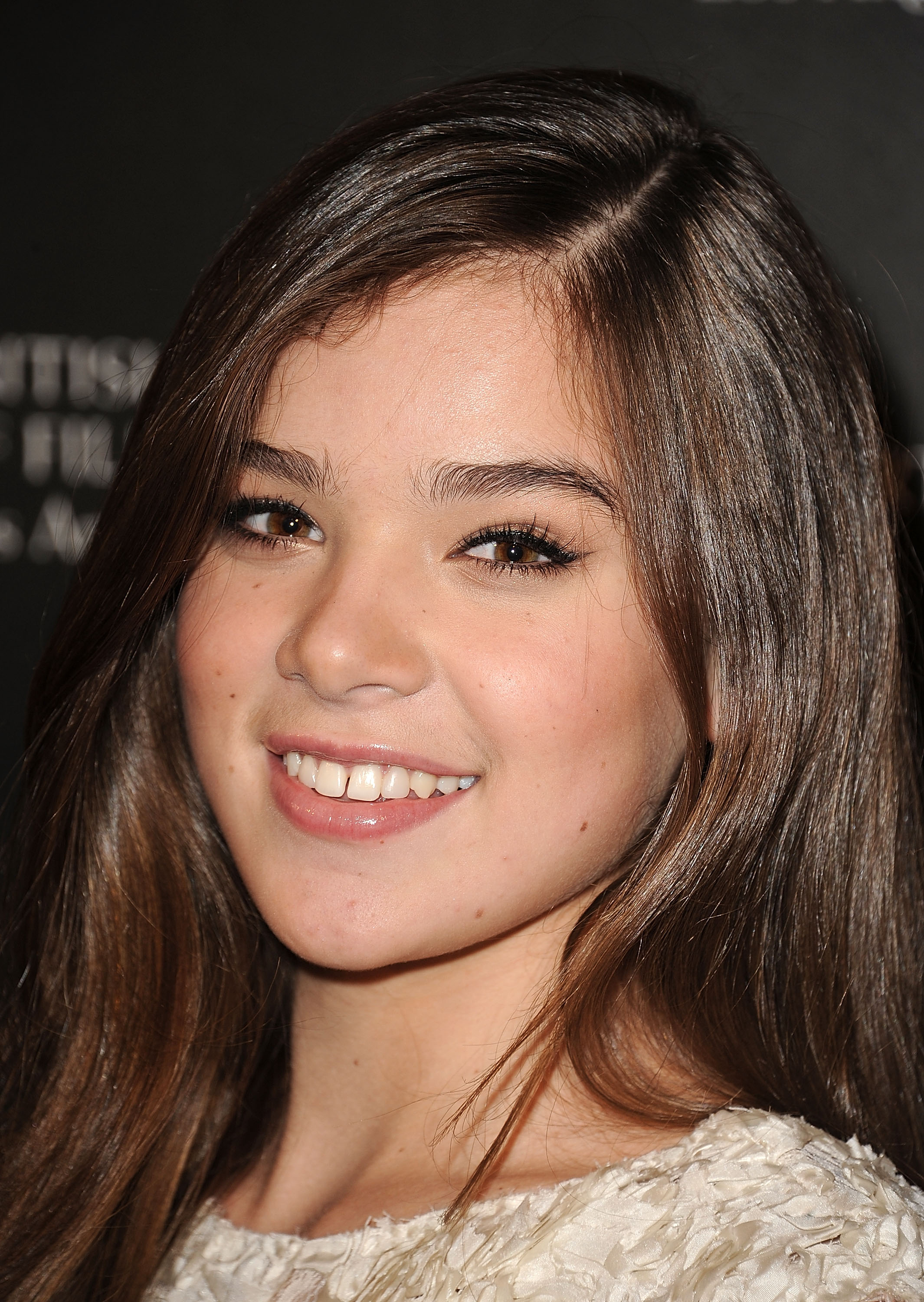 18 ая. Хейли Стайнфелд Петра. Петра Арканян актриса. Hailee Grace. Hailee Steinfeld Eye Color.