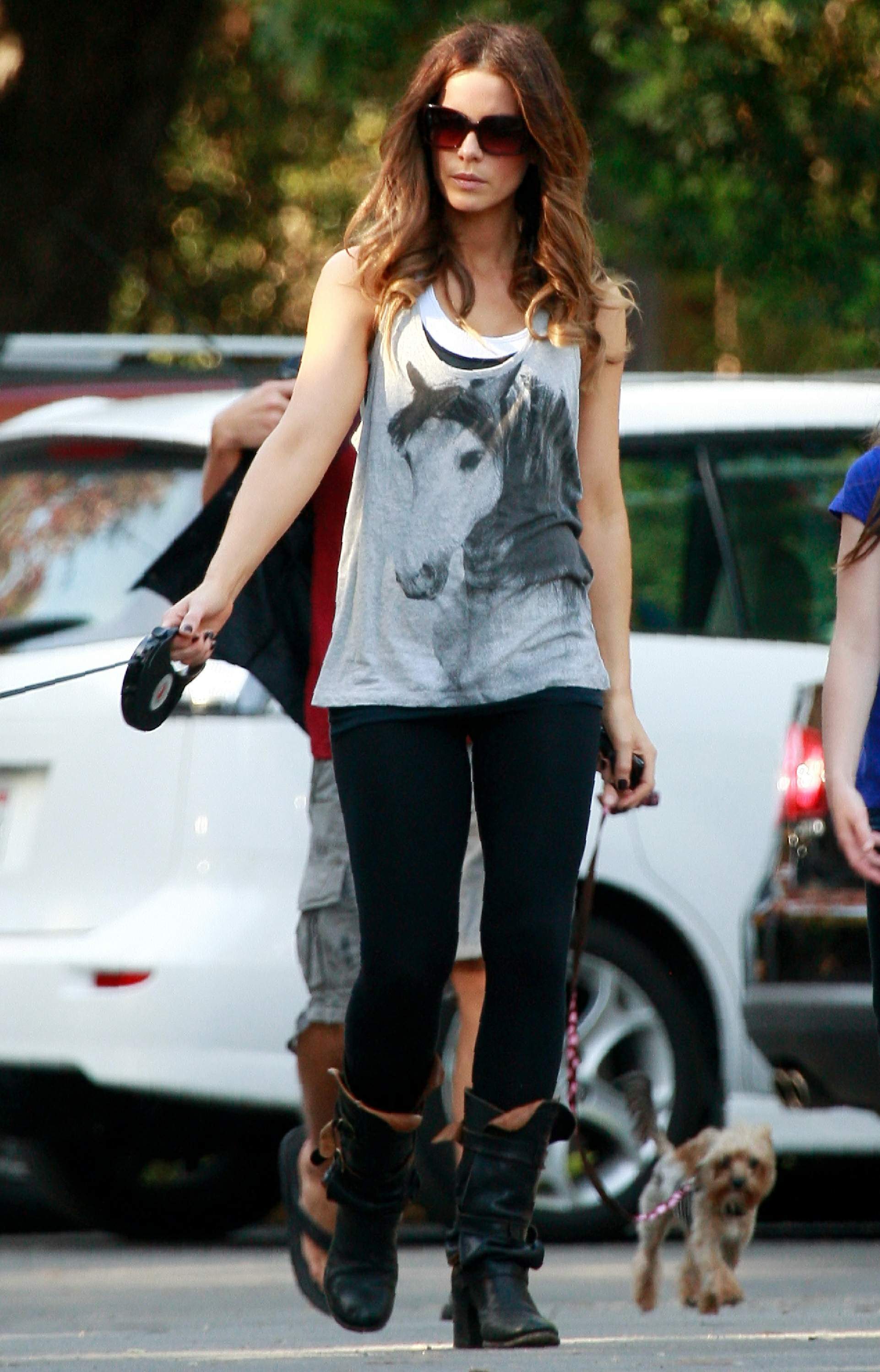Kate Beckinsale in Brentwood 001 122 171 lo